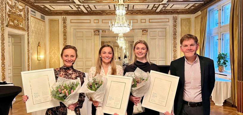 Bild Patricia Seidel Garpedal, ordförande, och Stefan Pärsson, VD, Svenska Försäkringsföreningen och pristagarna